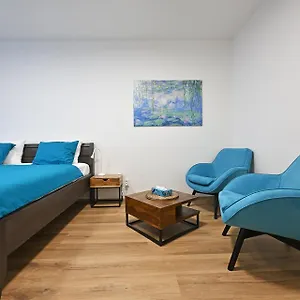 Azure Nest , Brno Česká republika