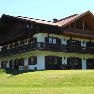 Dreigiebel Im Haus Lohrey Apartment Reit im Winkl