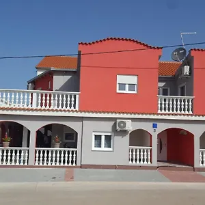 Megi , Biograd Na Moru Chorvatsko