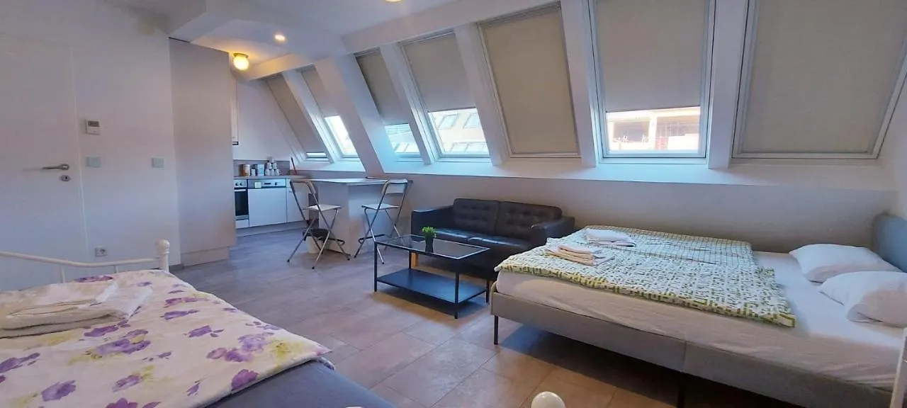 Tota Studio Viena 0*,