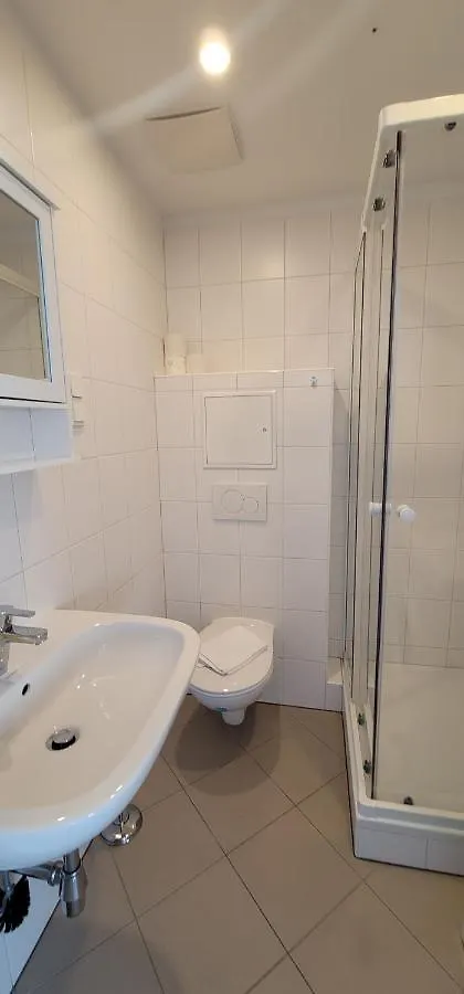 Tota Studio Viena 0*,