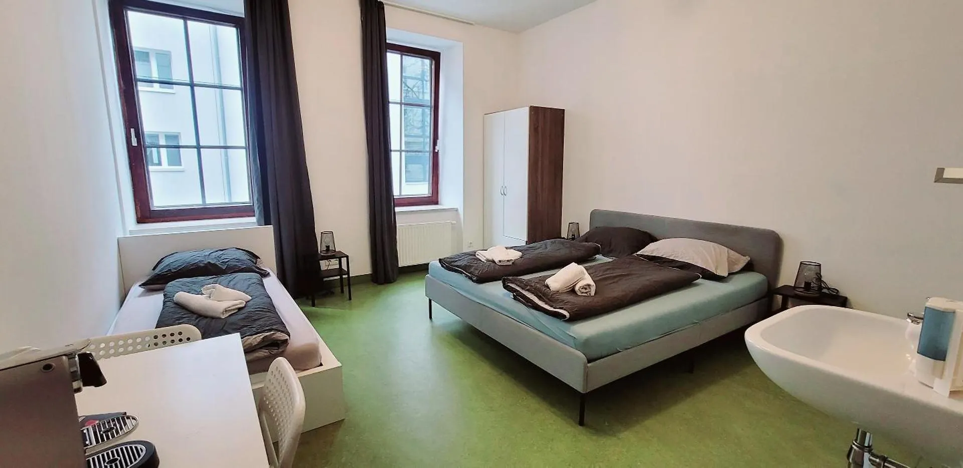 Tota Studio Viena 0*,  Austria