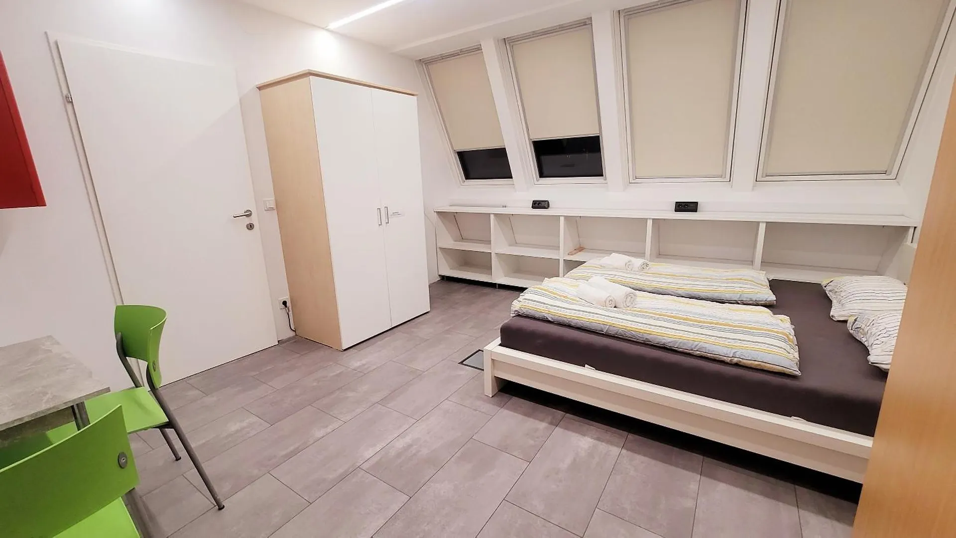 Tota Studio Viena 0*,