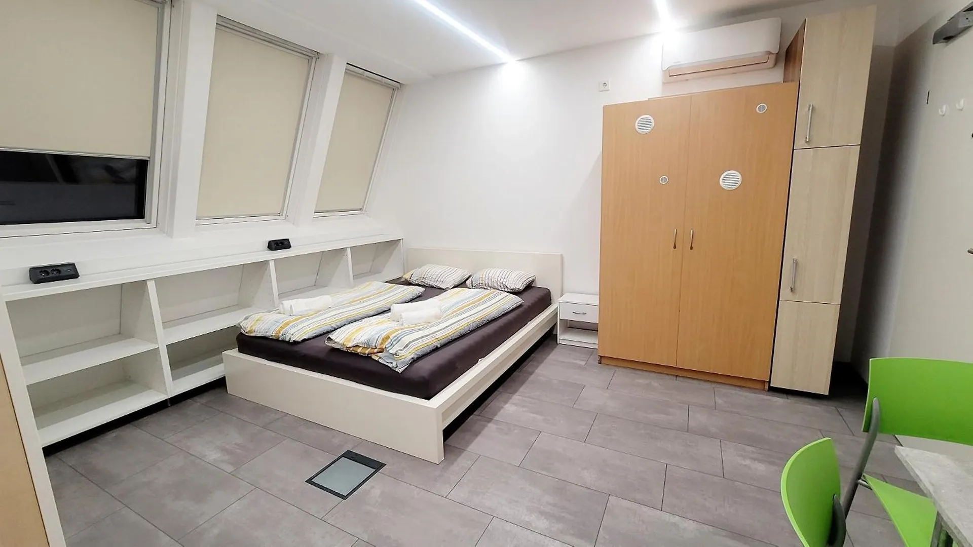 Tota Studio Viena 0*,  Austria