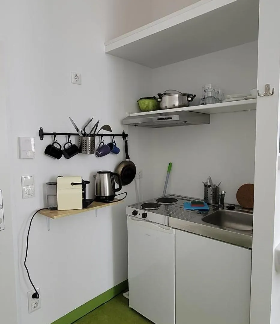 Tota Studio Viena 0*,