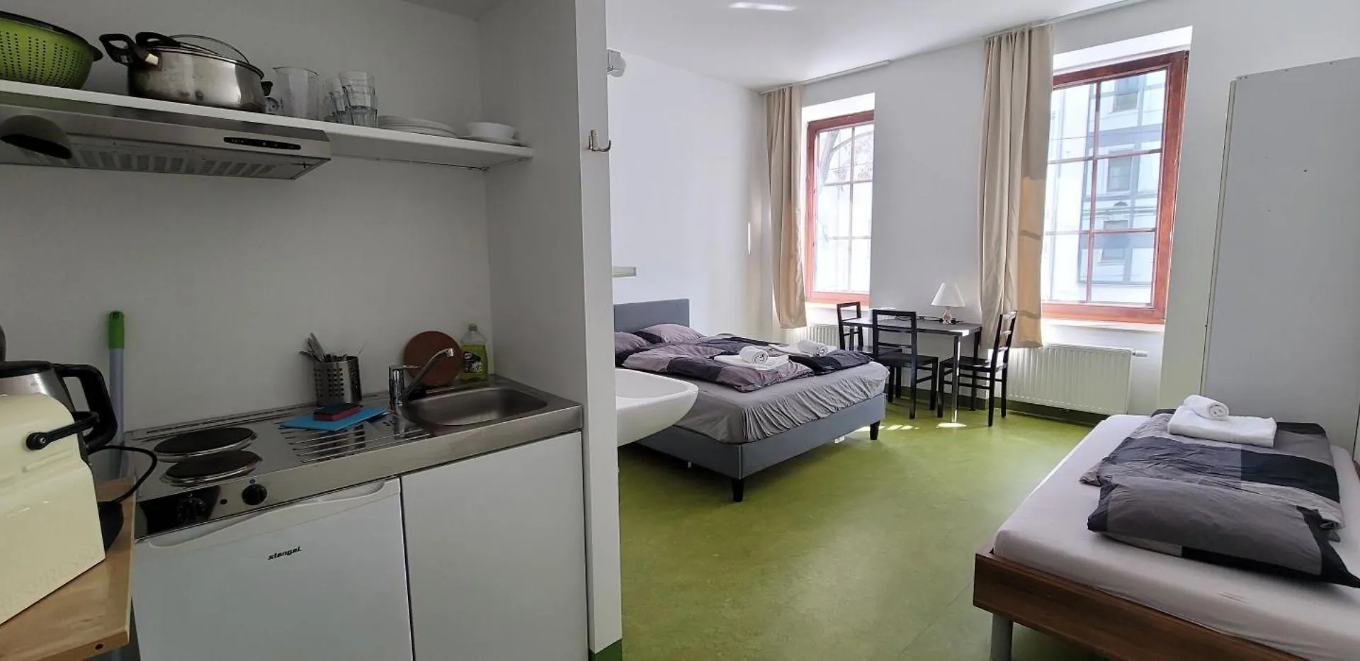 Tota Studio Viena 0*,  Austria